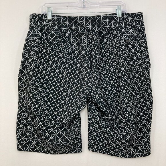 Tail size 18 Black White Geometric Performance Active Stretch Bermuda Shorts - Picture 8 of 10